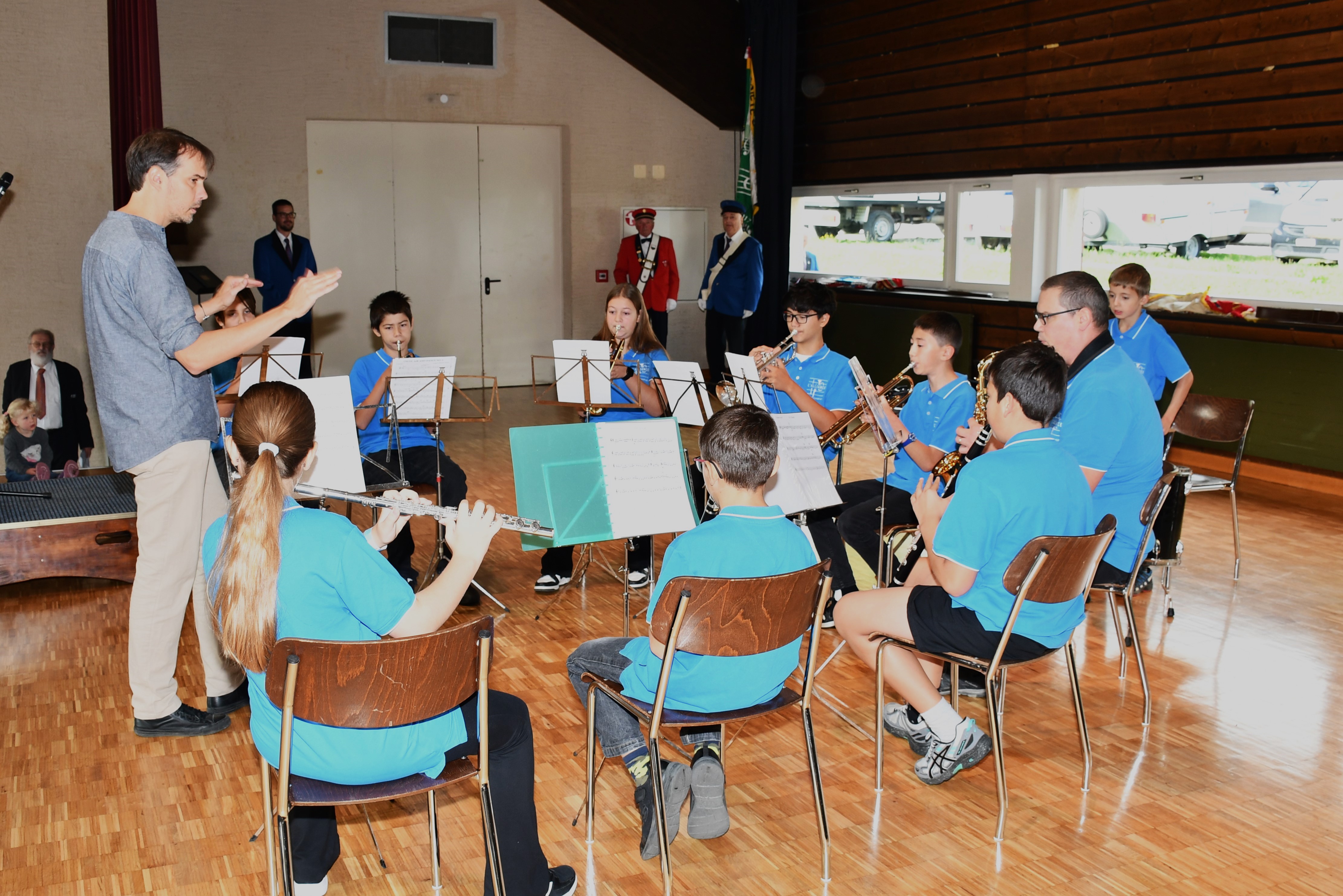 Les Cadets de l'école de musique ont animé la journée par un petit concert dirigé par Fabien Dumonteil